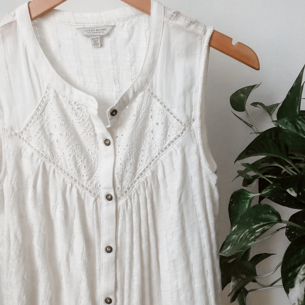 off white laced button up tank⁣